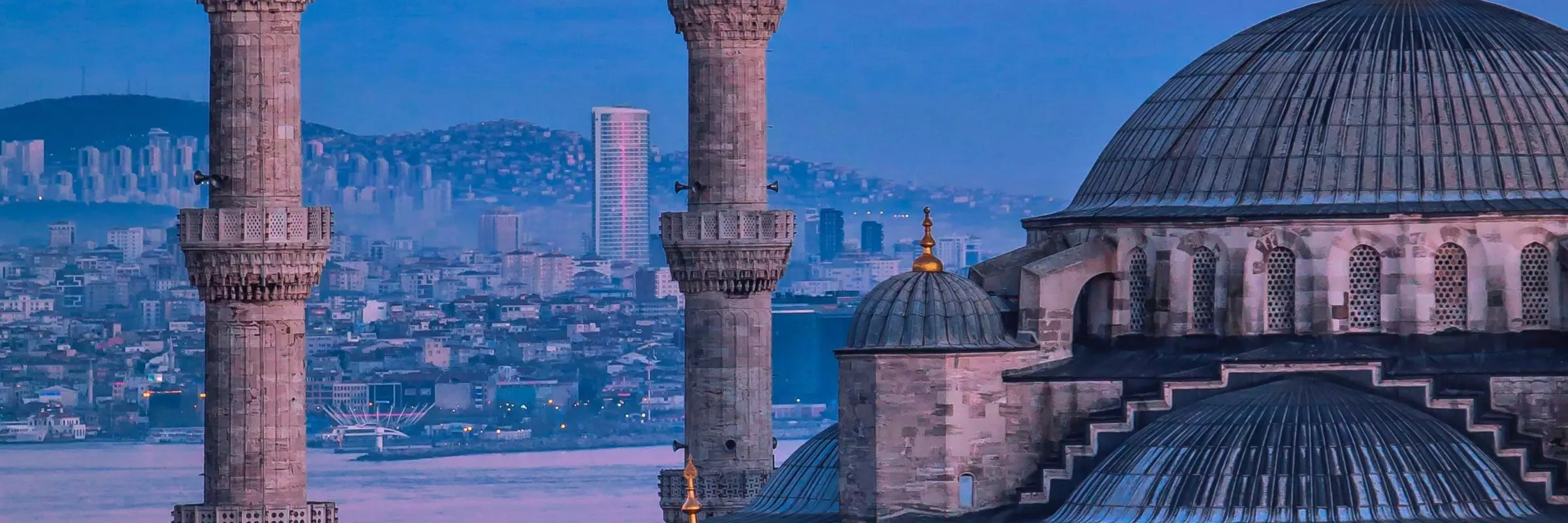 A picture of the minarets and domes of the Blue Mosque in Turkey
